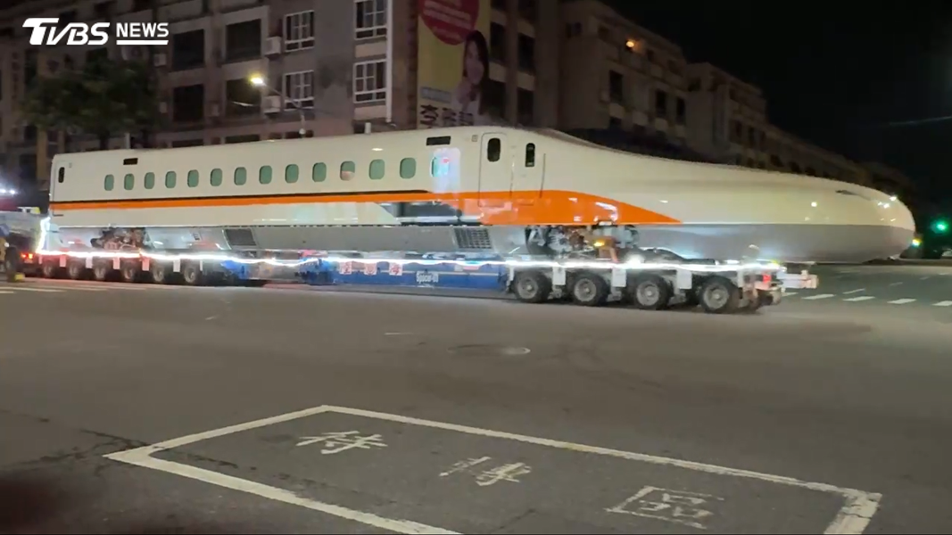 鐵道迷表示,特別前來拍攝這次N700ST新車陸運,算是見證一個歷史時刻,因為高鐵增購新車輛代表未來發展可期,而N700ST是從日本運來的列車,能夠為此做紀錄相當有意義(圖/TVBS)