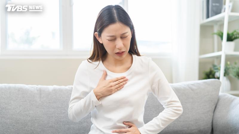 胃痛吃宵夜就不痛?醫揭「驚人真相」:恐已爛光多處潰瘍