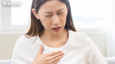喉嚨卡卡狂清喉嚨?醫揭「職業用聲者」3大NG習慣:氣音也上榜