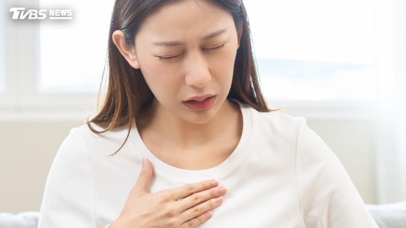 職業用聲者真正需要注意的,不只是「怎麼把聲音講大」,而是如何減少不必要的發聲負擔。(圖/Shutterstock達志影像)