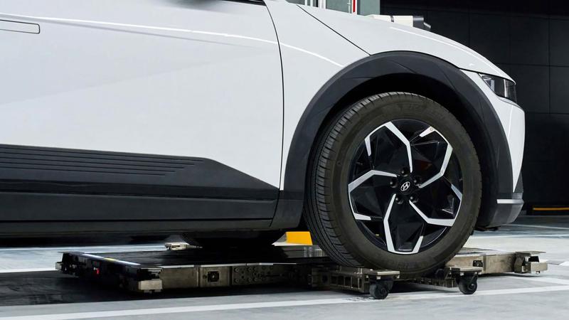 停車不用自己找!Hyundai「機器人」自動搬車 空間最多增50%