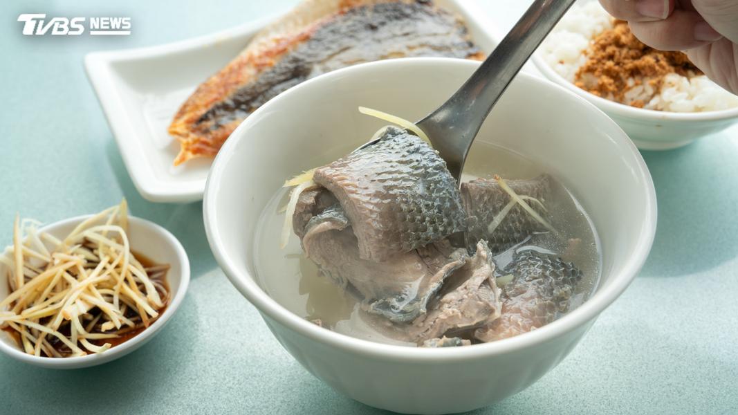 鮮魚本身富含優質蛋白質,部分魚類也含有Omega-3脂肪酸,確實比長期依賴高糖、高油加工食品更適合作為日常飲食。(示意圖/shutterstock 達志影像)