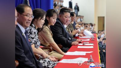 金正恩解放節帶妻女看表演!南韓喊話「終戰談判」金正恩已讀