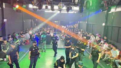 斷水電也攔不住!高雄「極樂毒趴舞廳」重起爐灶 2百人狂歡遭逮