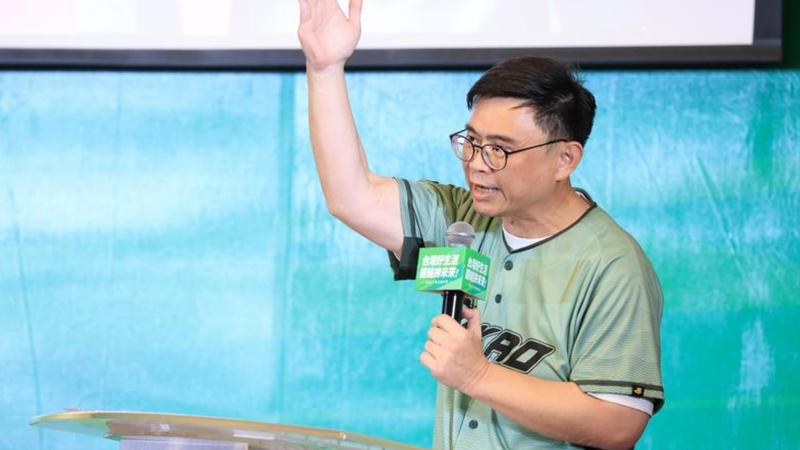 普發一萬賴瑞隆喊捐做公益 綠議員嗆聲「一家六口都不會領」