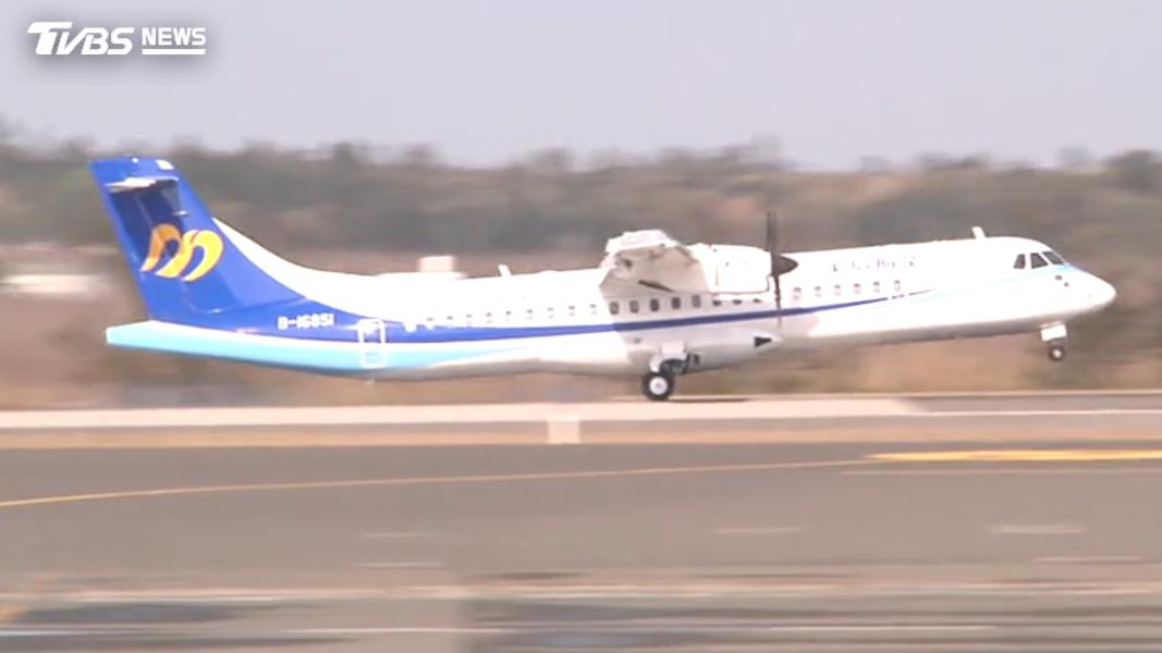 華信航空申請停飛高花航線,民航局審查中。(圖/TVBS)