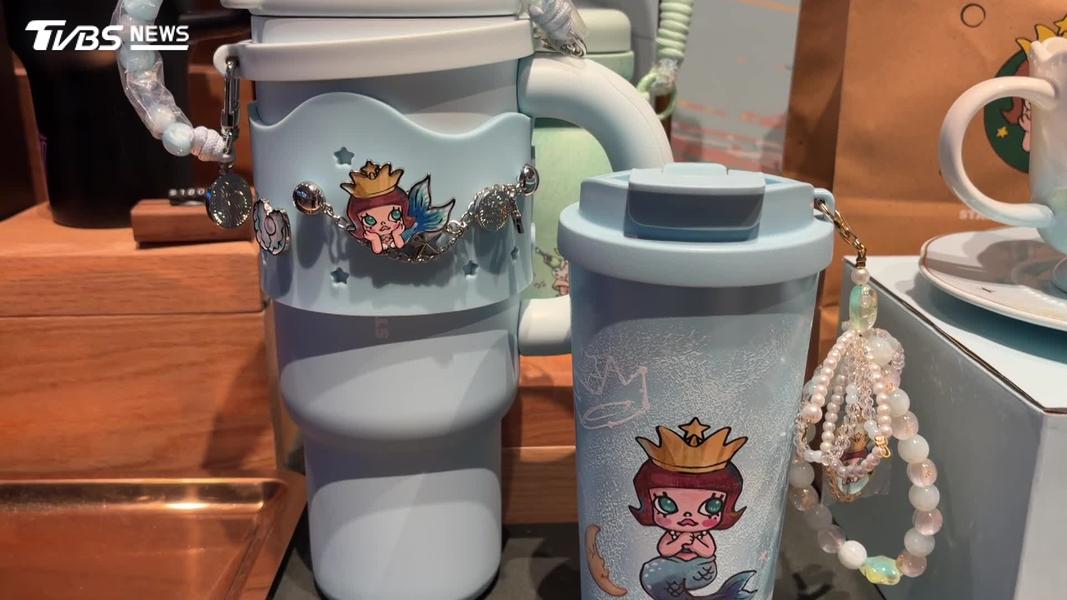 連鎖咖啡店聯名潮牌「泡泡瑪特」,推出角色MOLLY的不鏽鋼杯。(圖/TVBS)