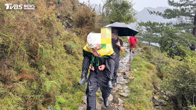 10歲女童登玉山突發高山症 搜救隊暖心冒雨輪流背下山