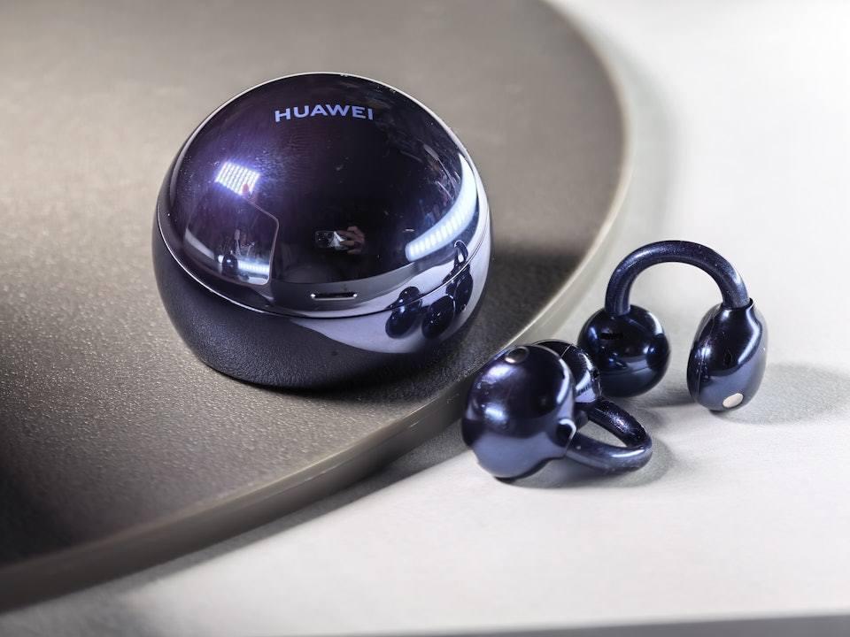 HUAWEI FreeClip 2 S充滿未來科技感。（圖／香港01）