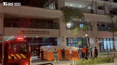 獨/信義區7旬翁與警消僵持7小時墜樓亡 搶救畫面曝光