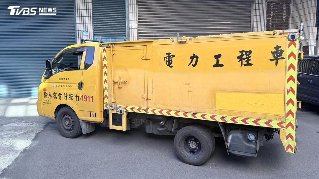 業者亮黃色貨車,車身顏色已合法變更。(圖/TVBS)