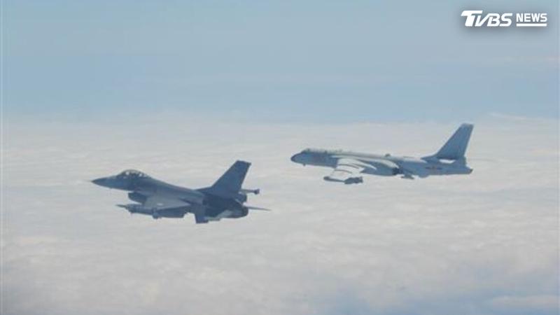 共軍這波大動作分海空襲擾,引發高度關注。(圖/國防部提供)