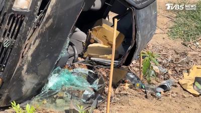 台東父子返家遇劫!車輛暴衝「翻落邊坡」 父被拋出車外命危