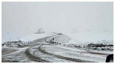颶風「拉拉」襲夏威夷!火山頂驚現「8月雪」 專家:不可思議