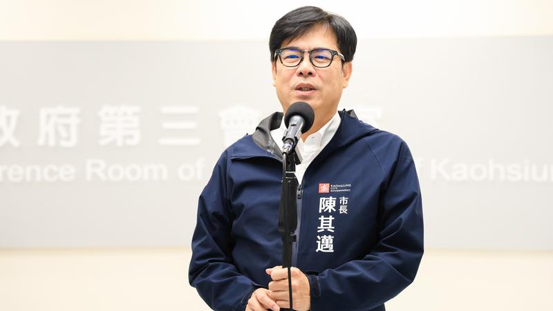 柯志恩勘災遇車泡水拋錨「爬窗逃生」 陳其邁急致電慰問