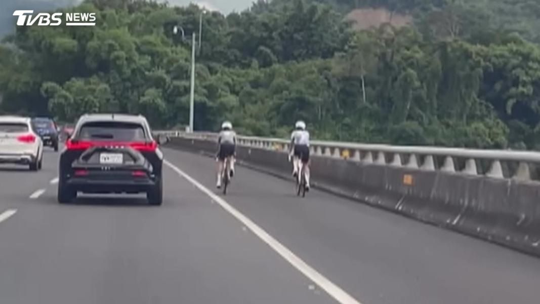 從「日月潭」騎單車回台中! 2國中生從愛蘭交流道誤上國6 躲護欄外求援