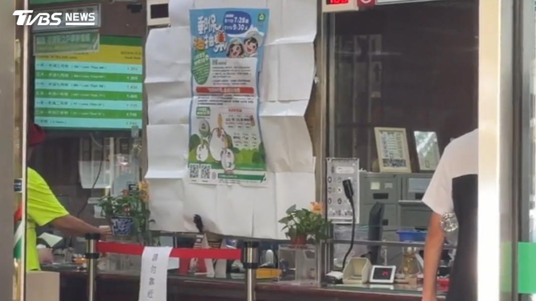 郵局帳戶遭扣押領嘸錢!60歲翁暴怒「鐵椅猛砸櫃檯」