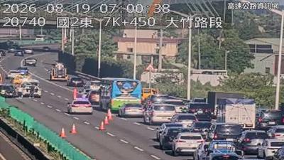 快訊/國道2號大竹路段3車追撞 機場系統塞爆回堵5公里