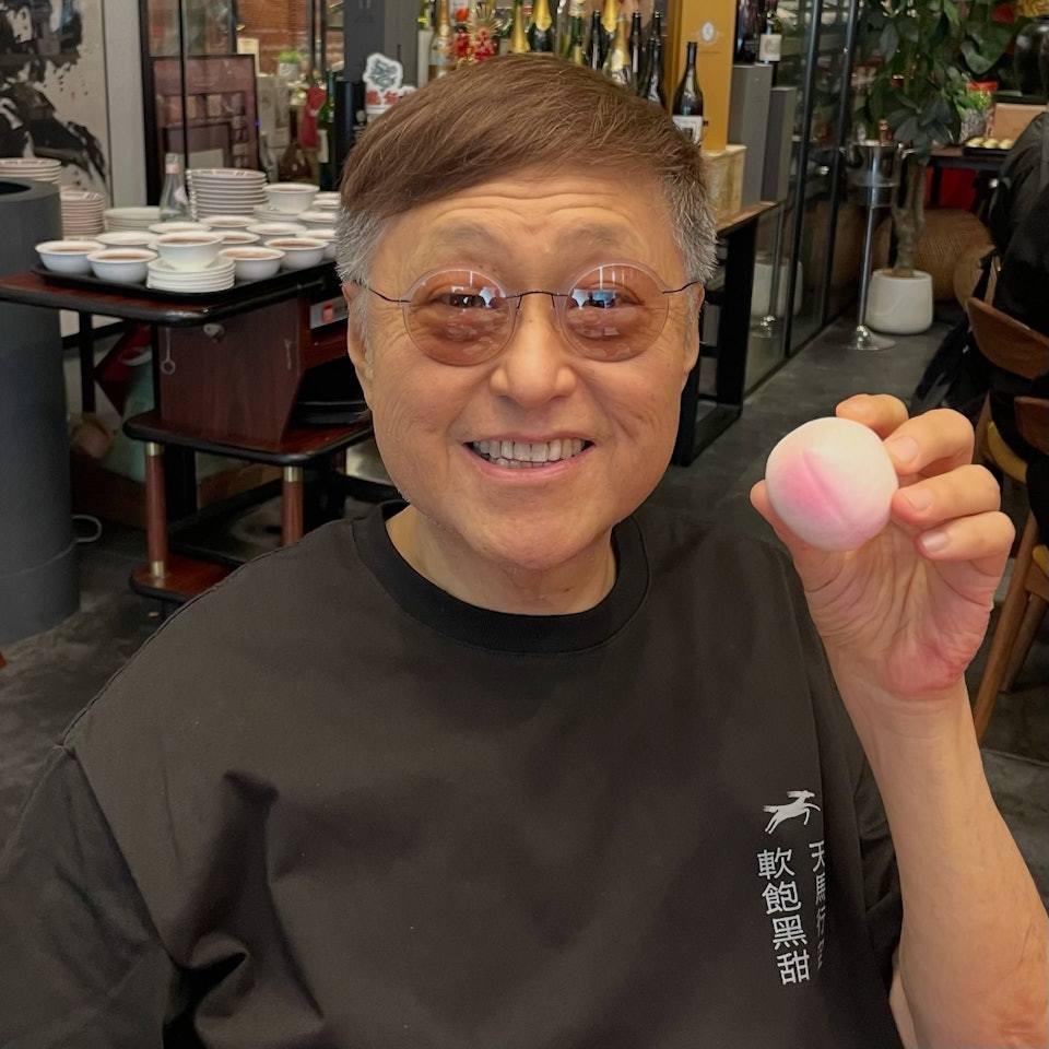 谷德昭60歲生日！不甩《功夫女足》爭議 姪女夾攻獻吻