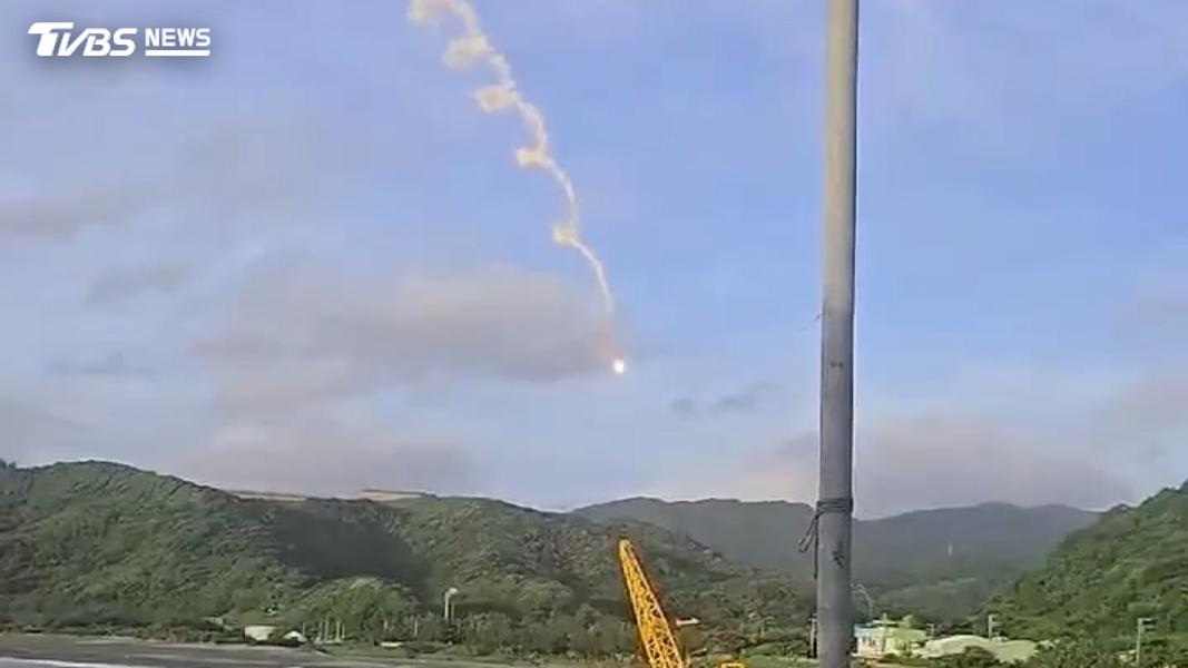 中科院九鵬基地清晨飛彈試射 疑失控「螺旋狀」墜山區