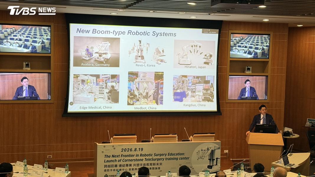 香港中文大學醫學院外務副院長 Jeremy Teoh 醫師 分享當前機器人輔助手術(RAS)訓練的發展現況 (圖/TVBS)