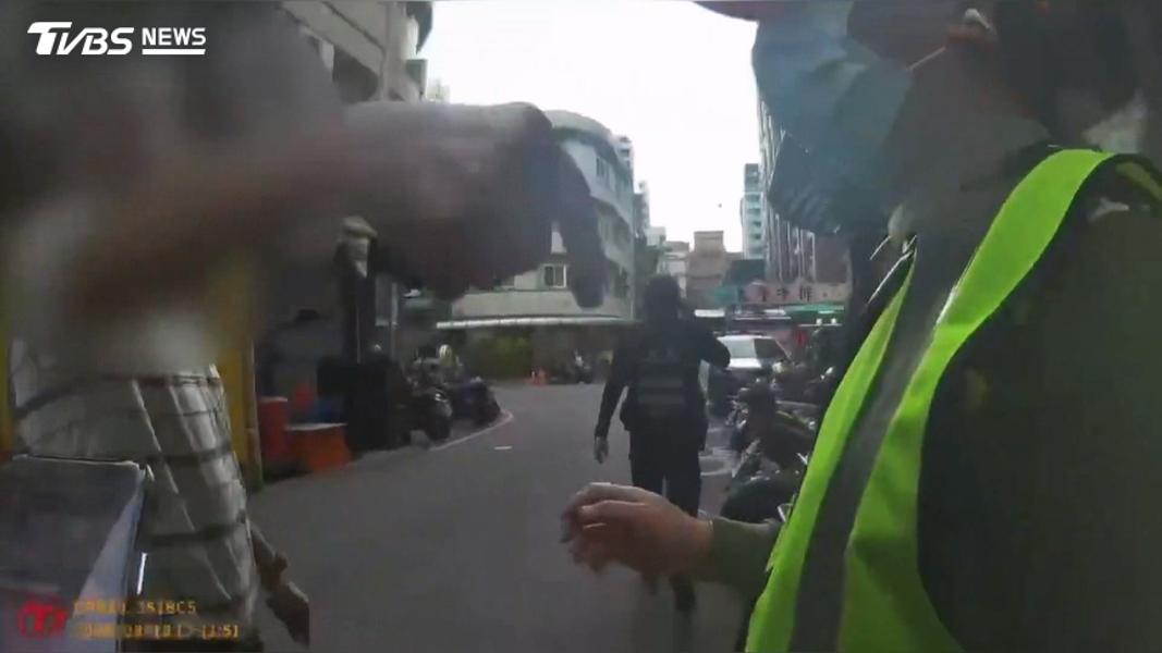 丟尾翼遭拒! 父子追回收車爆衝突
