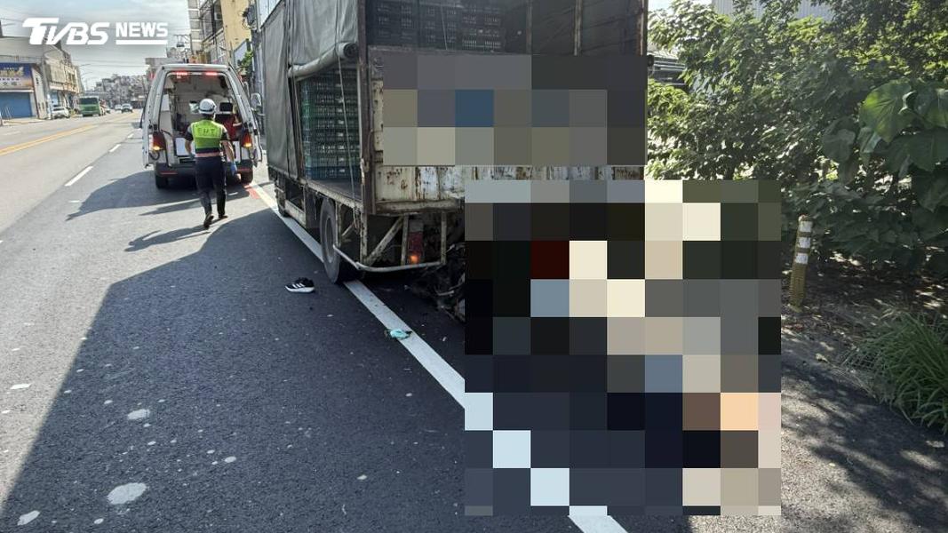 彰化死亡車禍!56歲男騎機車自撞大貨車 頭顱破裂當場亡