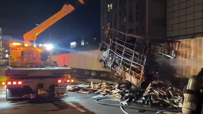 市民高架變停車場!小貨車自燃「塞爆2小時」 消防車「逆向衝上橋」滅火