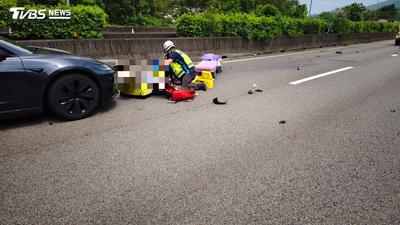 國1三義段3車連環撞!廂型車削半1人噴車外 釀1死5傷