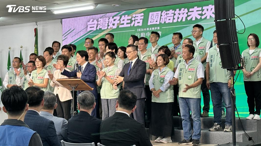 賴清德到陳素月競選總部舉行民進黨行動中常會,替黨內小雞造勢。(圖/潘袁詩羽攝)