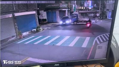 新竹「高肇事路口」切閃燈2分鐘出事!貨車、轎車猛撞畫面曝