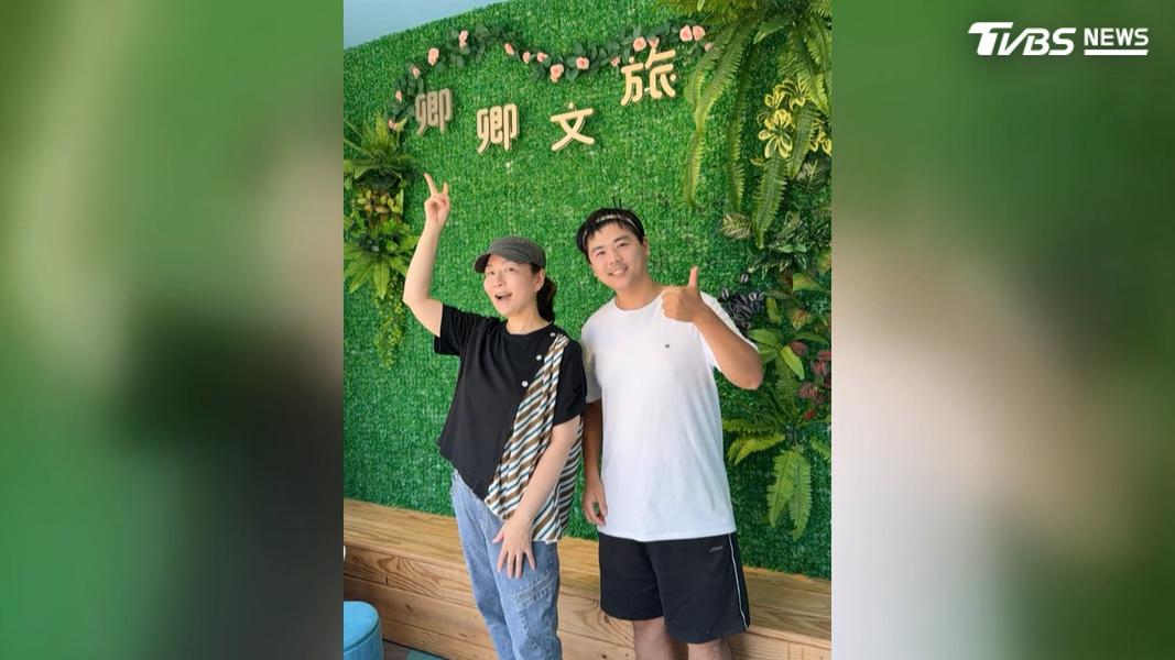 女友也在當地開設民宿,而張秀卿不僅幫忙命名,今年6月還親自到店內打卡,毫不避諱(圖/TVBS)
