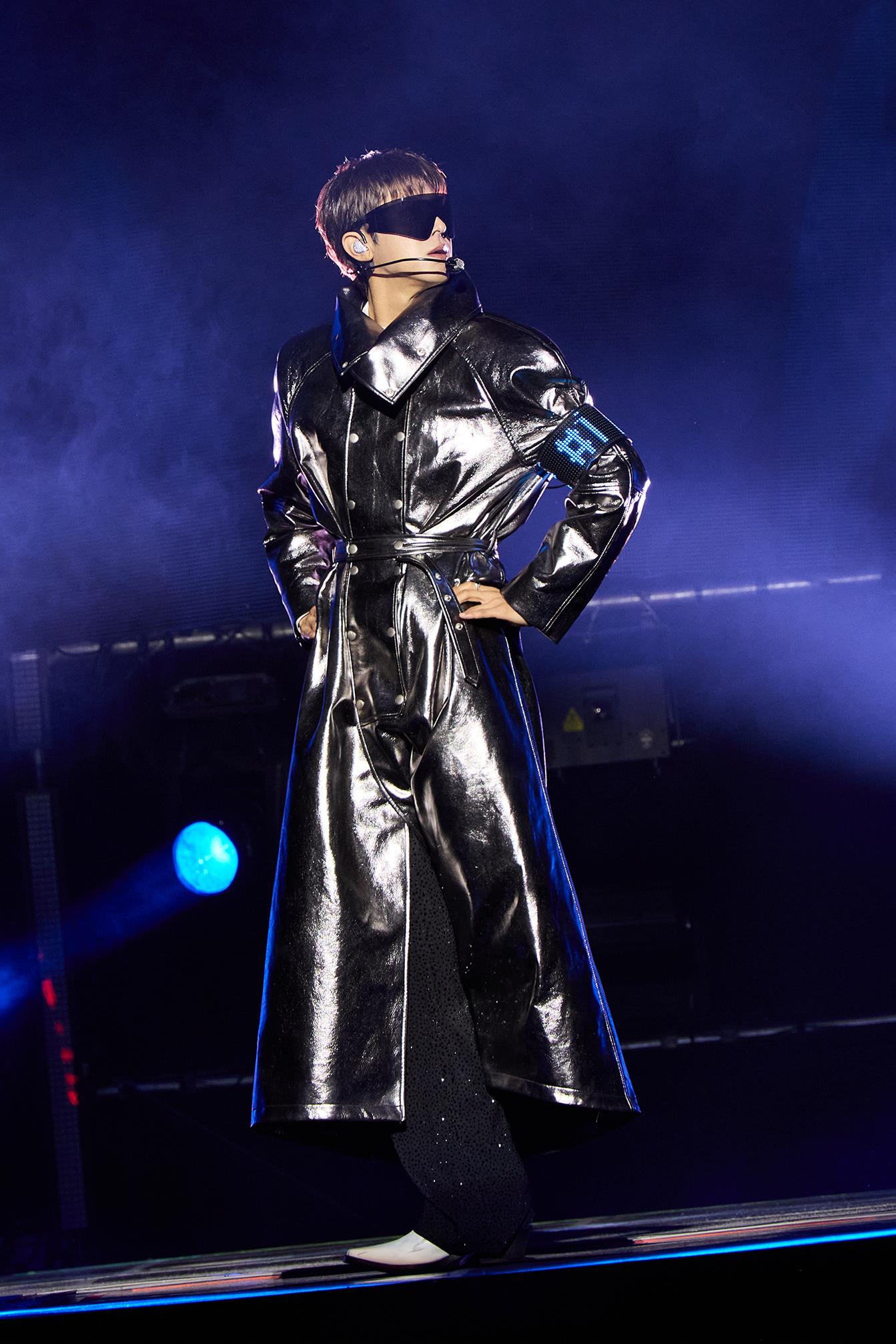 允浩將過去到最新單曲融合於首次巡演中。（圖／SM ENTERTAINMENT提供）