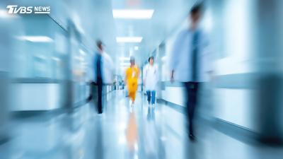 白袍醫優先看診!病人怒飆「插隊耍特權」 全網一面倒力挺
