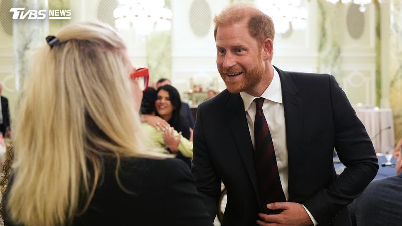 英國王室大和解?外媒:哈利王子夫婦「月底搬回英國」