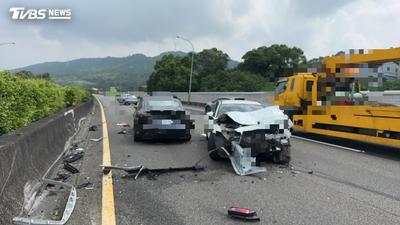 快訊/國道車禍「二次車禍」再添1死 特斯拉女駕駛今晨不治
