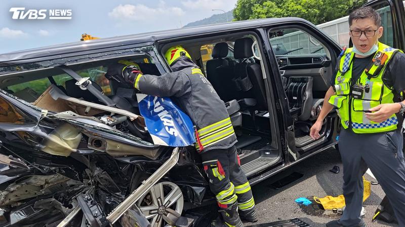 國道二次車禍奪3命 !雙方駕駛「下車協商」 遭後車高速撞飛