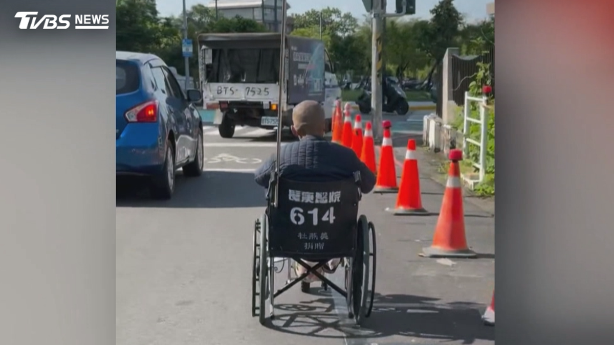 借輪椅私裝電動輪 阿伯車陣中狂飆