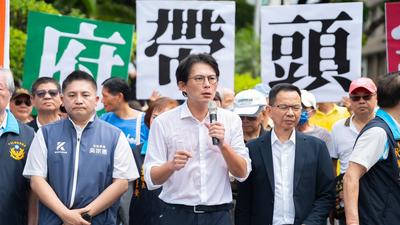 集結退休警消上街抗議 黃國昌轟卓榮泰「王X蛋」:把錢還回來