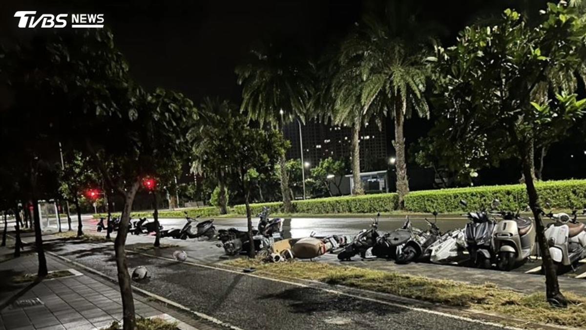16台車全倒!淡水男開賓士爆衝肇逃 落網辯:突然腰痛