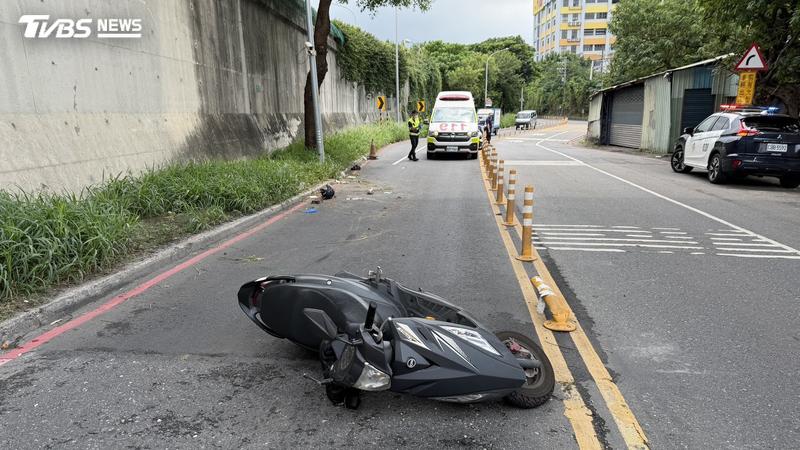 快訊/母子天人永隔!新北雙載機車自撞慘摔 18歲騎士頭部重創亡