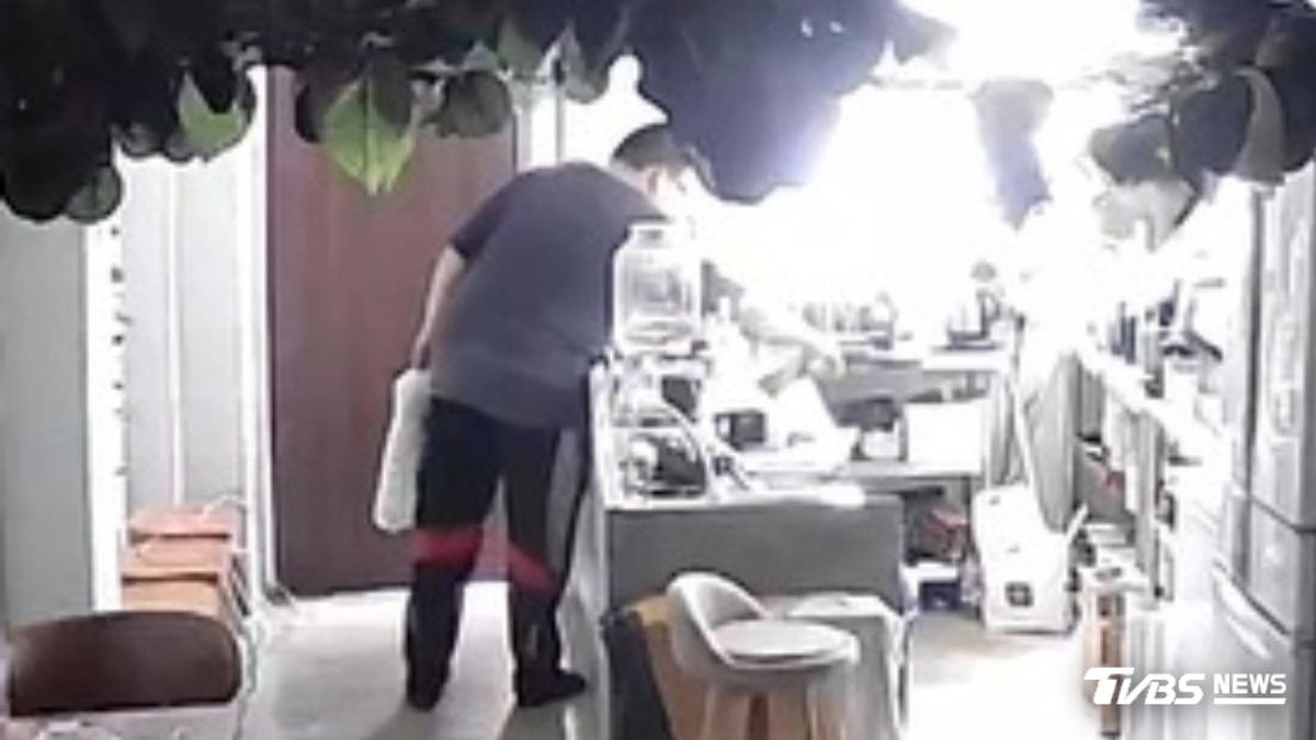 獨家/沒在怕!才被警逮又闖店 男竊遍西門町「找嘸現金.竊平板」
