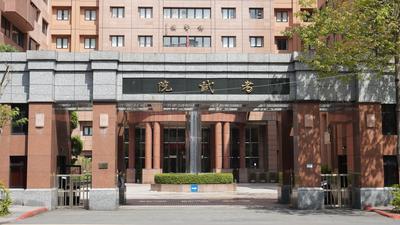 公務員「進不來也留不住」報考數10年腰斬 5年辭職增55%
