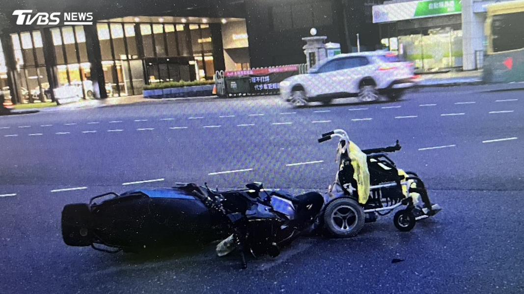 據了解,李姓男子當時疑似要前往榮總就醫,才沿著民族路慢車道北上。(圖/TVBS)