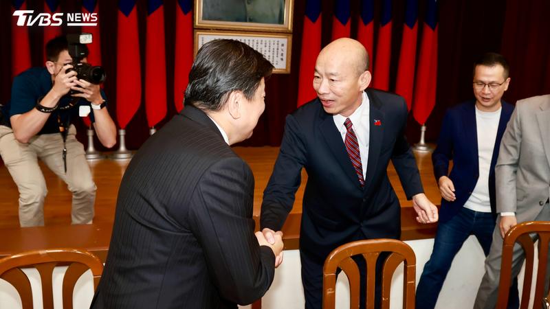 和好了?韓國瑜、傅崐萁同台二度握手 傅回遭飆「辭總召」:忘了