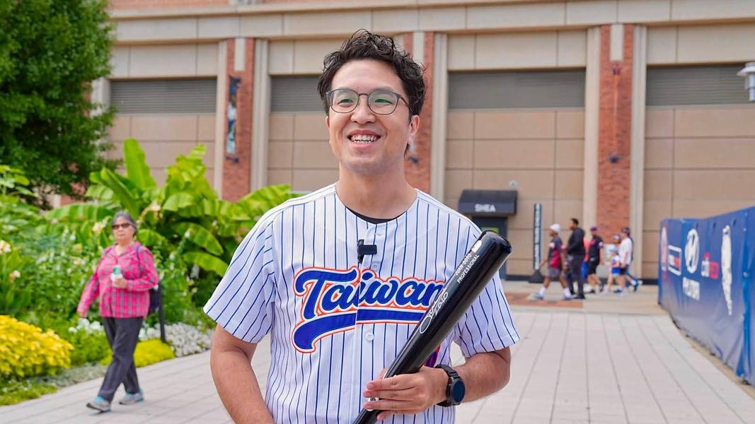 台北市長參選人沈伯洋是犯罪學與資訊戰研究背景出身的政治人物,同時也是「黑熊學院」的共同創辦人。(圖/翻攝自沈伯洋臉書)