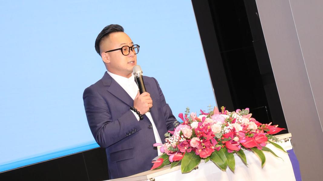 基隆市長參選人童子瑋從基隆市議員起步,歷經兩屆議員、議長,如今進一步挑戰基隆市長。(圖/翻攝自童子瑋臉書)