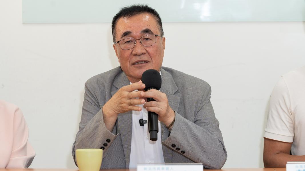 李四川稱307路線公車會上高速公路。(圖/民眾黨提供)