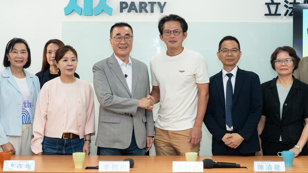 李四川拜會民眾黨團與白委交流議題。(圖/民眾黨提供)