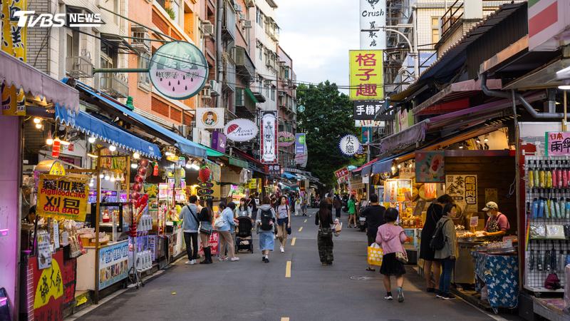 到淡水買古早味蛋糕!陸博主遭酸「阿陸仔」 台網怒改店名出征